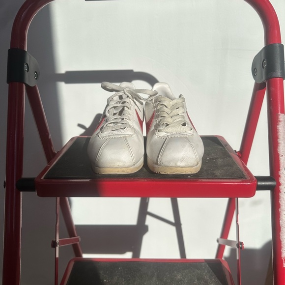 Nike White and Red Sneakers - Picture 3 of 5